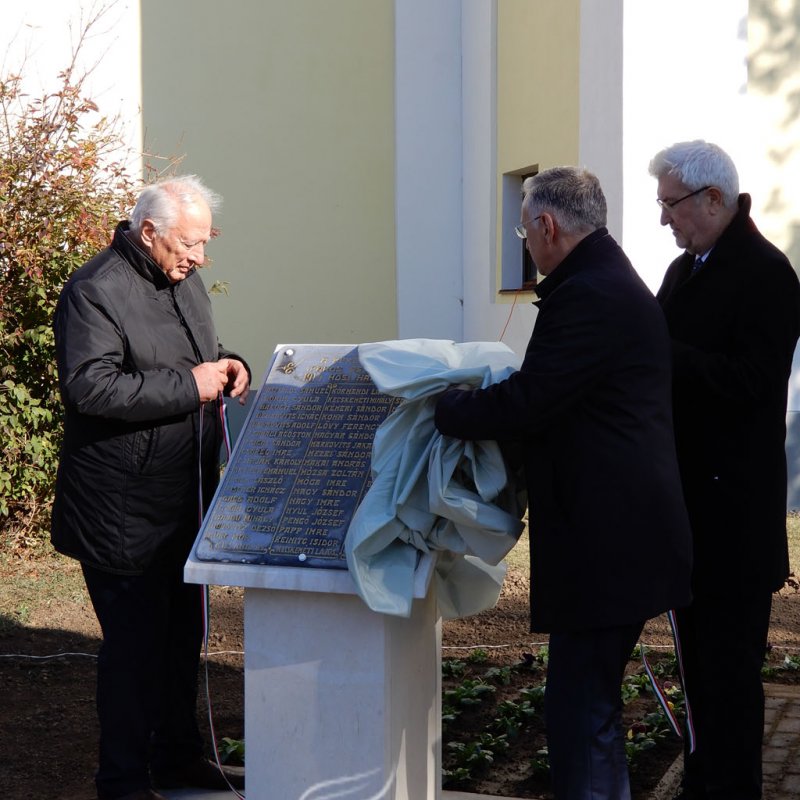 Emléktábla avatás 08